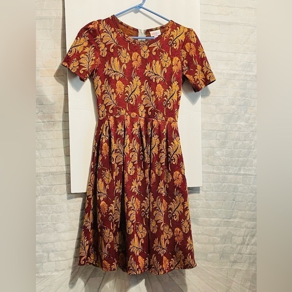 LulaRos Size small dress. Pit to pit 32”, no stretch. Heavier material. Nice. - Picture 1 of 6